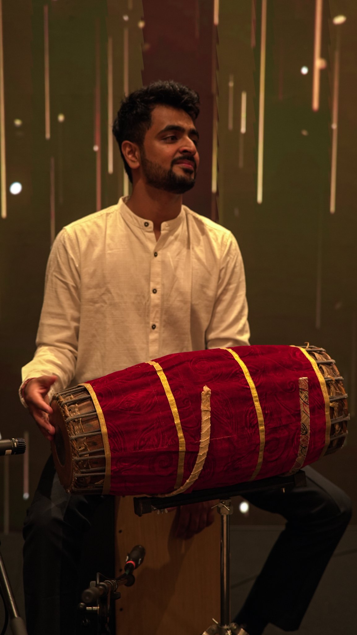 Acoustic duet in an intimate space